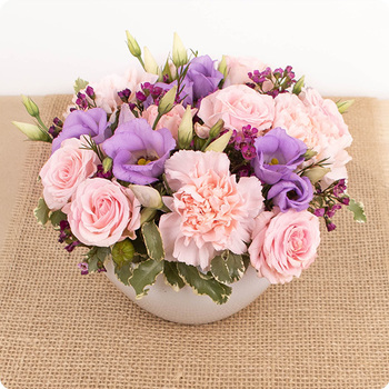 Arreglo Mélia — rosas rosas y lisianthus violetas