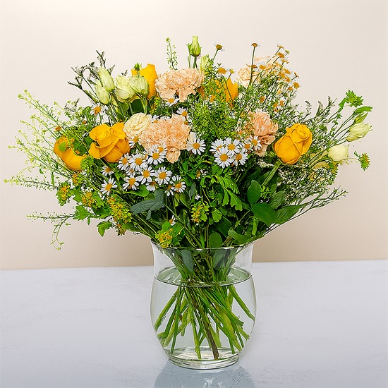 Ramo Corazón de Oro — rosas amarillas y margaritas 1