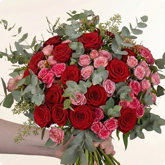 Ramo Liberty — rosas en jarrón 1