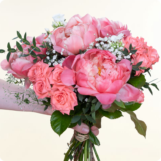 Ramo Coralia — peonías y rosas coral 2